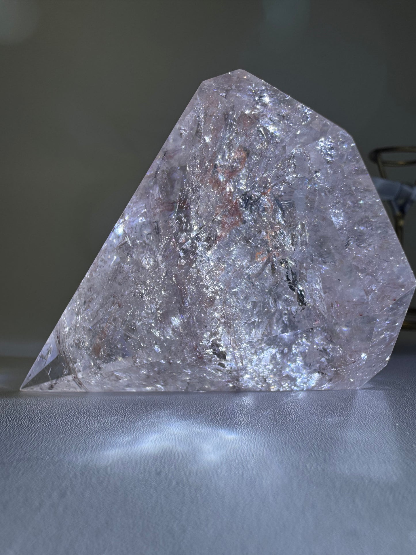 Brilliant Diamond Cut Pink Quartz
(Pink Azeztulite – Trade Name) 
ブリリアント ダイヤモンドカット ピンククォーツ
（流通名：ピンクアゼツライト）