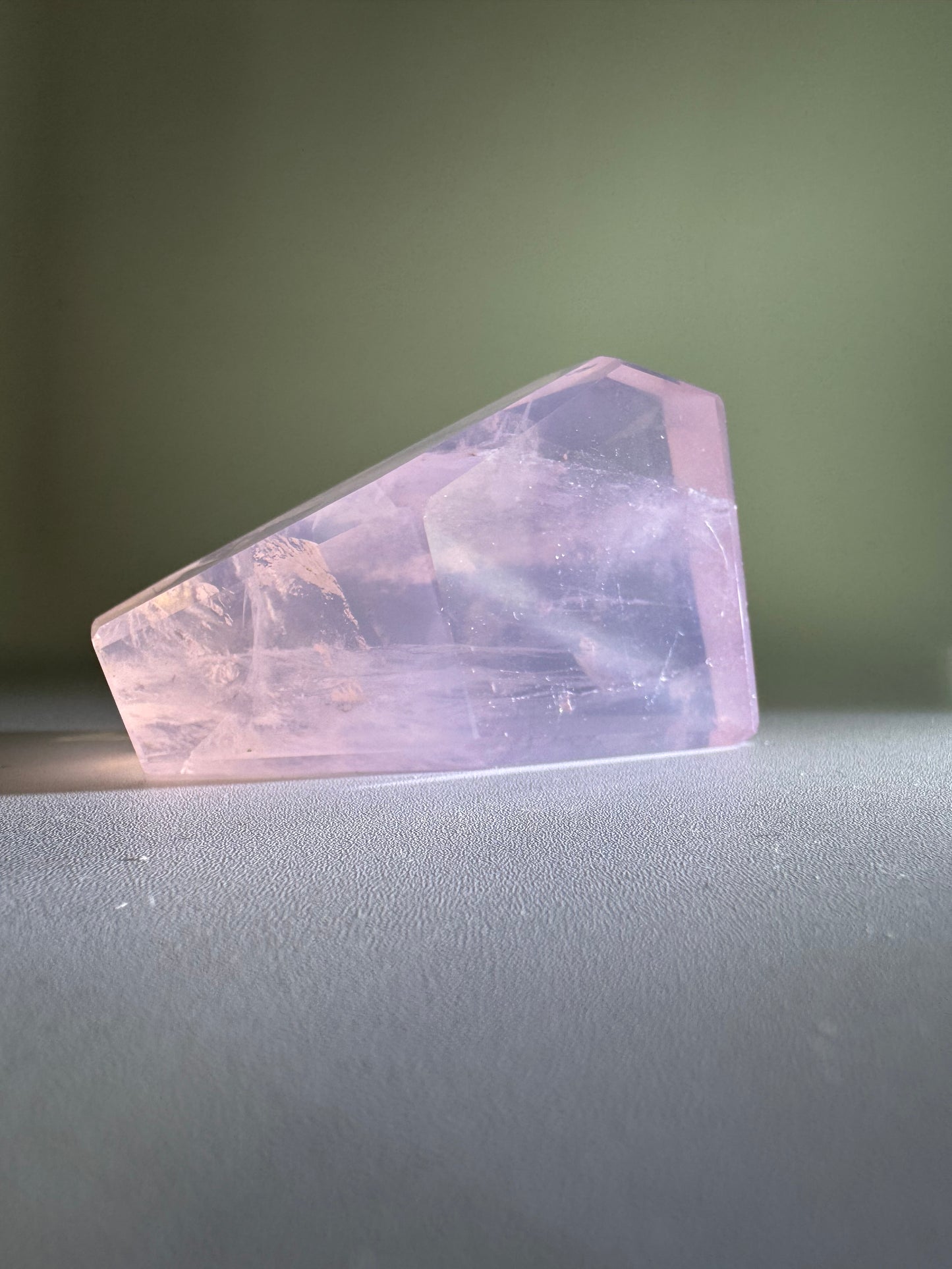 Veil Rosé Quartz
ヴェールドロゼクォーツ
（流通名：ジェムローズクォーツ）
