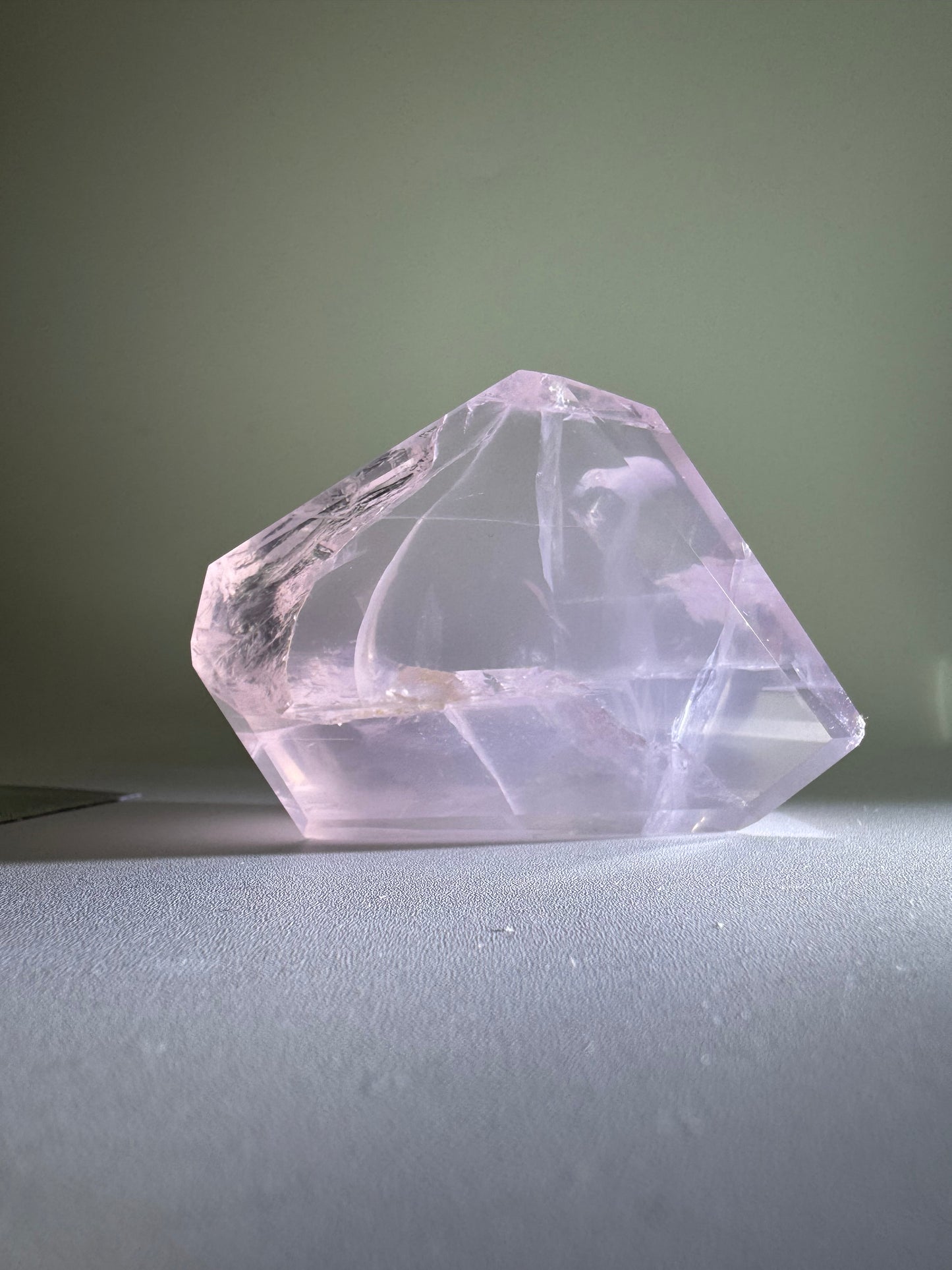 Veil Rosé Quartz
ヴェールドロゼクォーツ
（流通名：ジェムローズクォーツ）