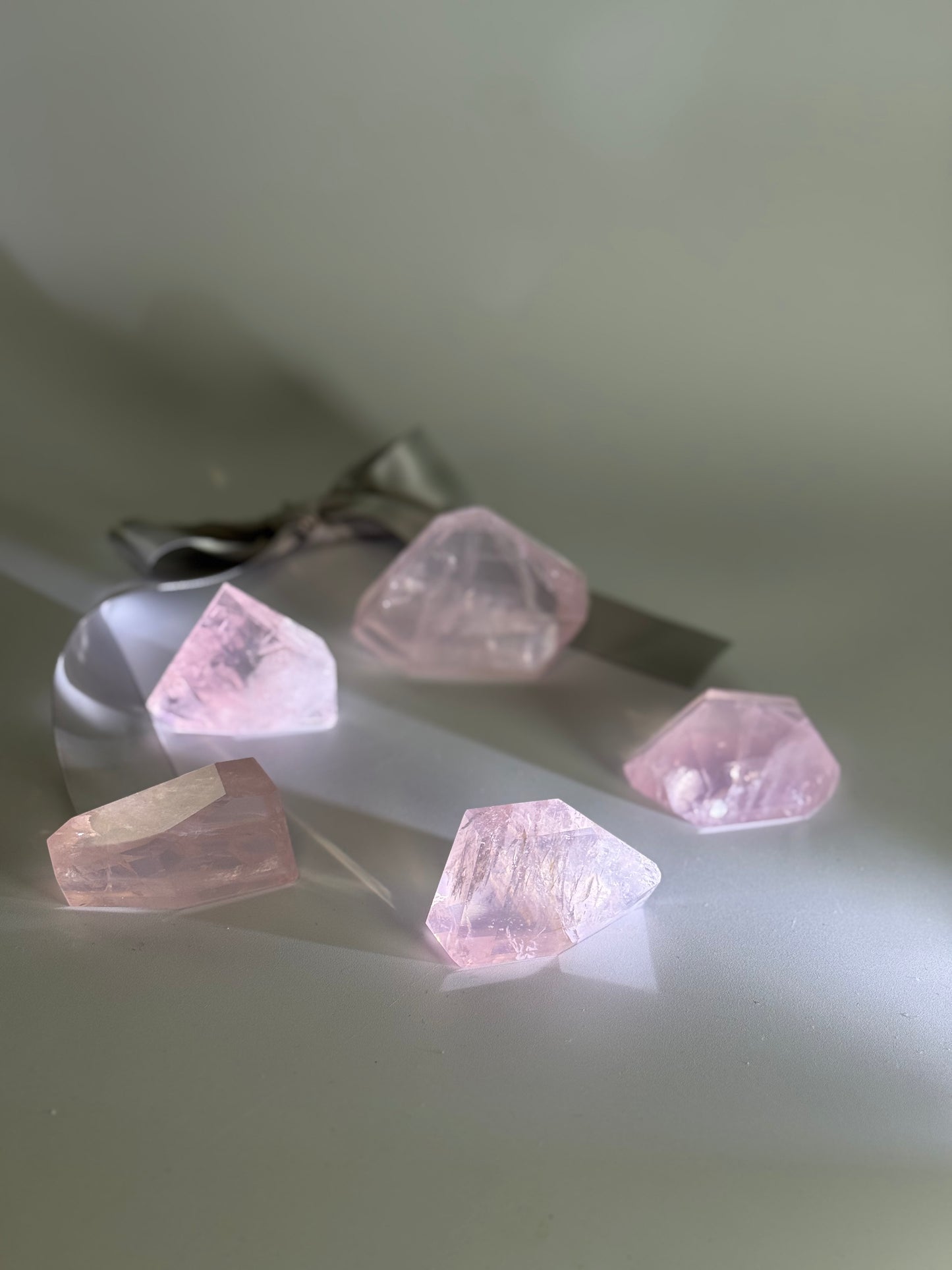 Veil Rosé Quartz
ヴェールドロゼクォーツ
（流通名：ジェムローズクォーツ）