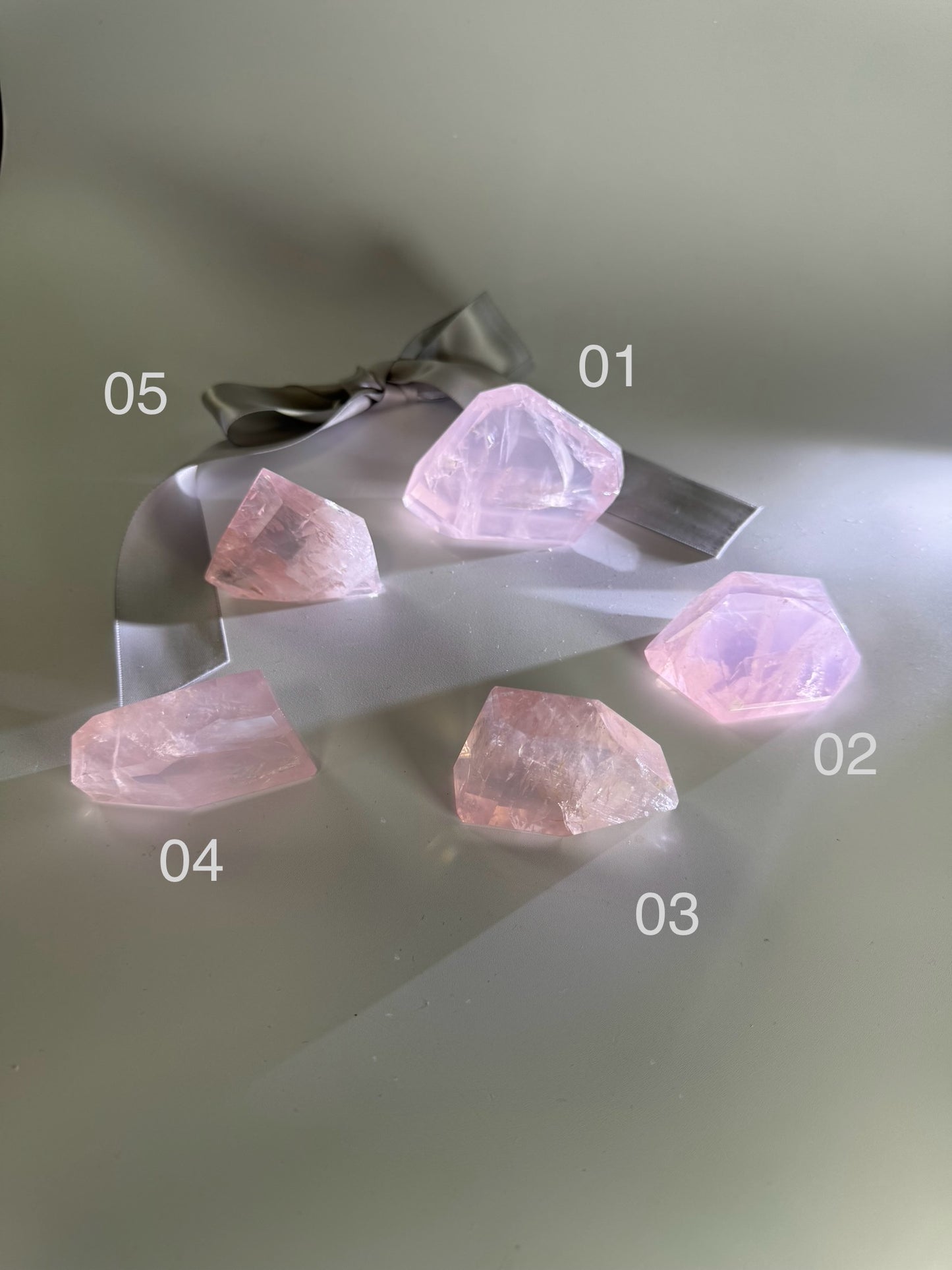 Veil Rosé Quartz
ヴェールドロゼクォーツ
（流通名：ジェムローズクォーツ）